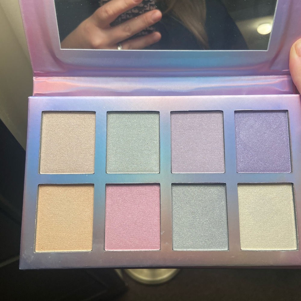 Illuminate highlighter palette